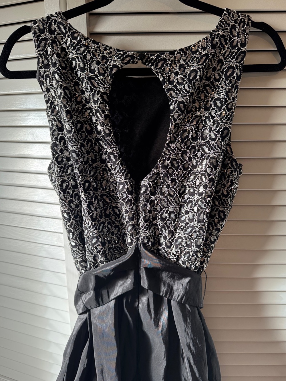 Cachet Black and White Lace-Top Midi Dress with Waist Sash - Picture 4 of 7